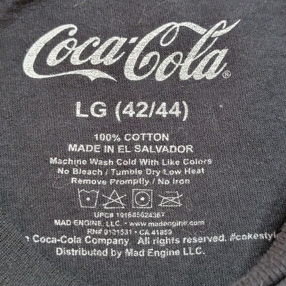 Coca-Cola Graphic SS Tee B&W Illusion - Size Large (42-44) - Picture 4 of 4